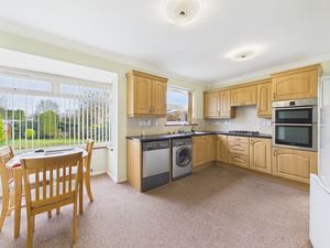 Kitchen Dining- click for photo gallery